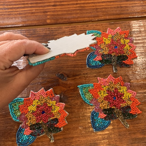 PIER 1 Set of 4 Vibrant Glass Beaded Floral Coasters - Picture 17 of 17